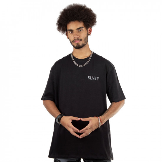 camiseta-blunt-estampada-hand-preto